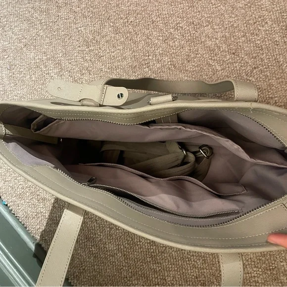 Elegant Gray Women's Tote Bag - Picture 4 of 9